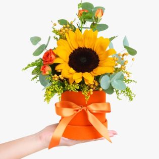 Turuncu Kutuda Ayçiçeği ve Turuncu Çardak Güller