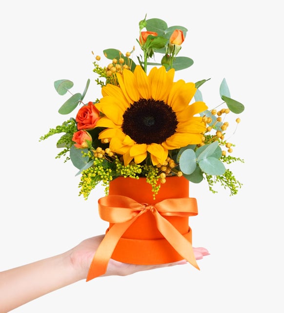 turuncu-kutuda-aycicegi-ve-turuncu-cardak-guller-cprm231-69bcf1ee-324a-4bfd-a0be-0a08f0f24afb